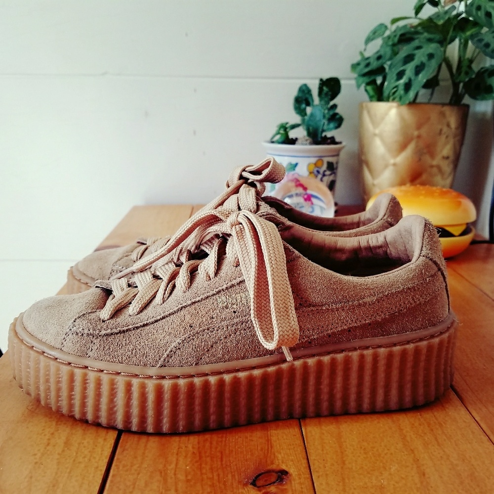 Oatmeal Fenty Puma size 5.5